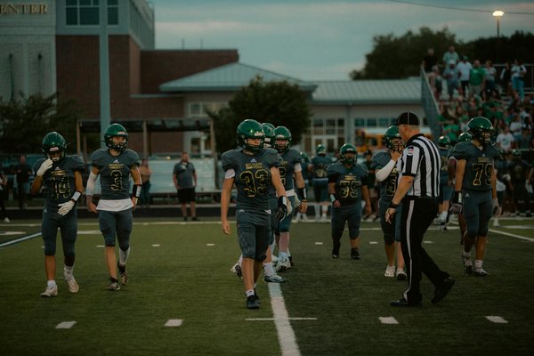 How can you achieve the perfect balance of flavors in a ploughman's lunch?